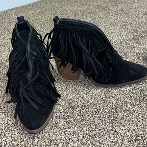 BLACK FRINGE BOOTIES